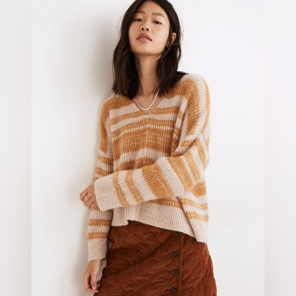 Madewell Space-Dyed Staley V-Neck Pullover Sweater in Heather Beige